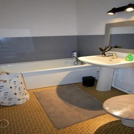 Centre - Proche Commerces, Gare Et Plage - Studio 2 Personnes Avec Balcon 1 Apartment *